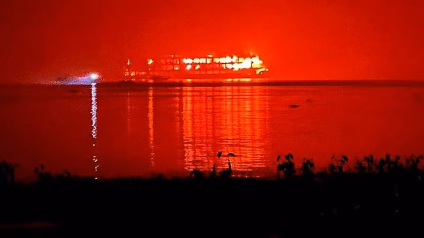 Ít nhất 32 người thiệt mạng trong vụ cháy phà chở khách trên sông Sugandha
