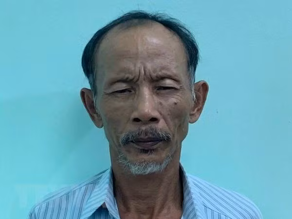Đối tượng Bùi Văn Trực bị bắt giữ tại cơ quan công an. Ảnh: TTXVN