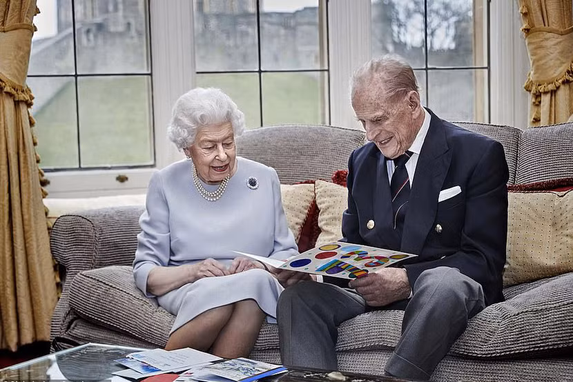 Bức ảnh chụp Hoàng thân Philip và Nữ hoàng Anh Elizabeth II hồi tháng 11-2020