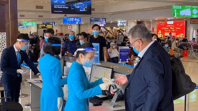 Các chuyến bay quốc tế chỏ người tiếp tục được nhập cảnh vào sân bay Nội Bài và Tân Sơn Nhất