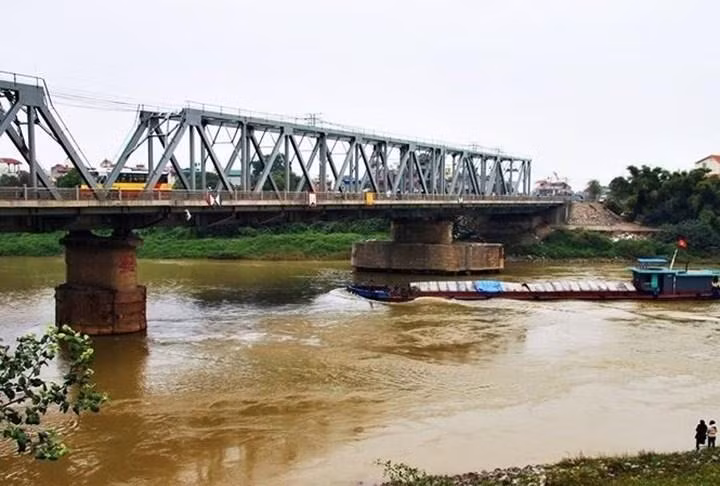 Cầu Đuống hiện nay đã xuống cấp, ảnh hưởng cả giao thông đường bộ và đường thủy