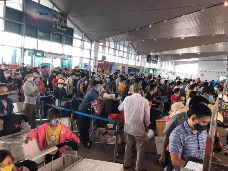 Lượng khách qua sân bay Tân Sơn Nhất tuần qua đã đạt tương đương năm 2019 khi chưa có dịch Covid-19