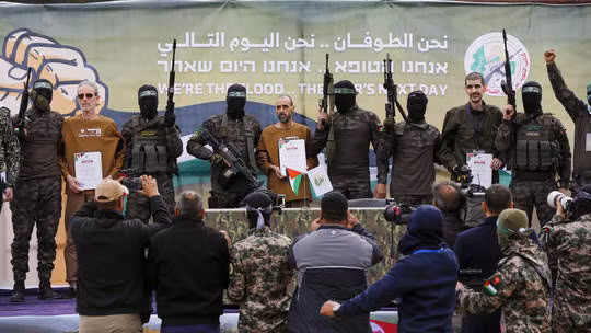3 con tin người Israel được Hamas trả tự do hôm 8-2