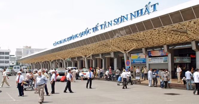 Một nhân viên sân bay Tân Sơn Nhất dương tính với SARS-CoV-2 Một nhân viên sân bay Tân Sơn Nhất dương tính với SARS-CoV-2