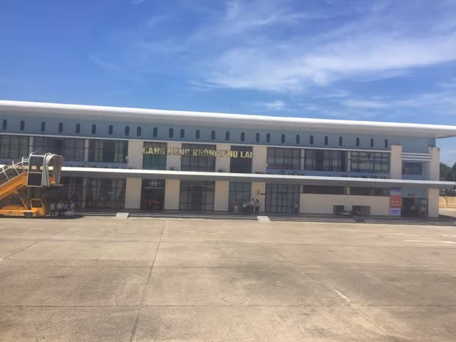 Nhà ga sân bay Chu Lai bị bão số 9 giật bay nóc