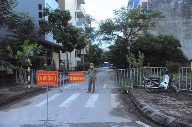 Phong tỏa khu phố Trần Văn Giáp, phường Thanh Bình, thành phố Hải Dương, nơi có bệnh nhân Covid-19. Ảnh: TTXVN