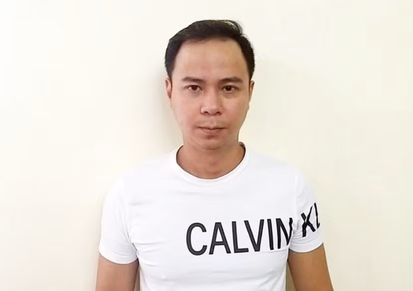 Đối tượng Nguyễn Tiến Hưng tại cơ quan công an. Ảnh: Công an cung cấp