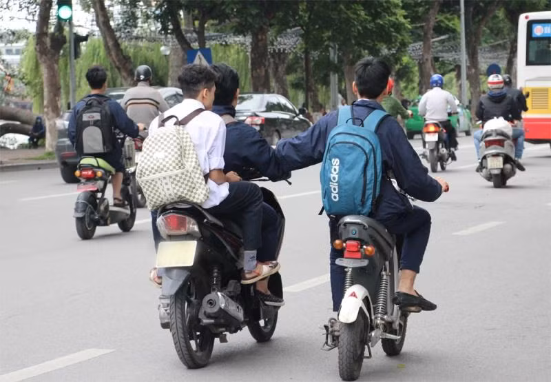 Ủy ban ATGT quốc gia đề nghị xem xét trách nhiệm của cá nhân giao xe mô tô cho trẻ em điều khiển Ủy ban ATGT quốc gia đề nghị xem xét trách nhiệm của cá nhân giao xe mô tô cho trẻ em điều khiển