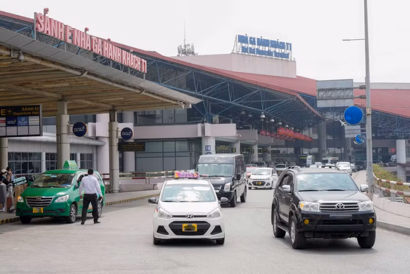 Sân bay quốc tế Nội Bài nằm trong vùng ảnh hưởng của bão số 3, tầm nhìn có lúc có thể giảm còn 1,5km Sân bay quốc tế Nội Bài nằm trong vùng ảnh hưởng của bão số 3, tầm nhìn có lúc có thể giảm còn 1,5km