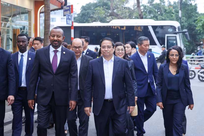 Thủ tướng Ethiopia và Phu nhân bày tỏ vui mừng trong lần đầu thăm Việt Nam, chứng kiến sự phát triển vượt bậc và được hòa mình vào không khí, cuộc sống vừa sôi động, vừa thanh bình của Hà Nội ngàn năm văn hiến, Thủ đô anh hùng, thành phố vì hòa bình, thành phố sáng tạo và kết nối toàn cầu Thủ tướng Ethiopia và Phu nhân bày tỏ vui mừng trong lần đầu thăm Việt Nam, chứng kiến sự phát triển vượt bậc và được hòa mình vào không khí, cuộc sống vừa sôi động, vừa thanh bình của Hà Nội ngàn năm văn hiến, Thủ đô anh hùng, thành phố vì hòa bình, thành phố sáng tạo và kết nối toàn cầu