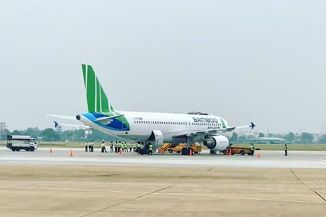 Bamboo Airways vừa bị Cục hàng không tuýt còi vì mở bán vé máy bay vượt slot được cấp