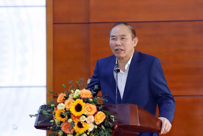 Thứ trưởng Bộ Nông nghiệp và Môi trường Phùng Đức Tiến tại hội nghị sáng nay 3/4 (ảnh: Khương Trung) Thứ trưởng Bộ Nông nghiệp và Môi trường Phùng Đức Tiến tại hội nghị sáng nay 3/4 (ảnh: Khương Trung)