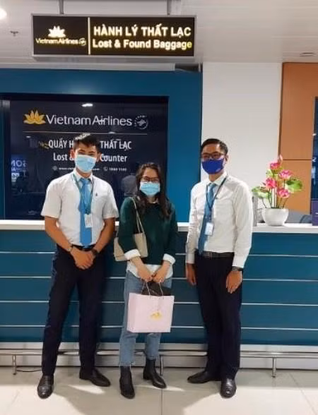 Trao trả lại tài sản cho nữ hành khách vào chiều qua, 11/1 Trao trả lại tài sản cho nữ hành khách vào chiều qua, 11/1