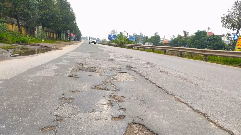 Quốc lộ 1 tuyến tránh TP Vinh và TP Hà Tĩnh hư hỏng, xuống cấp nghiêm trọng