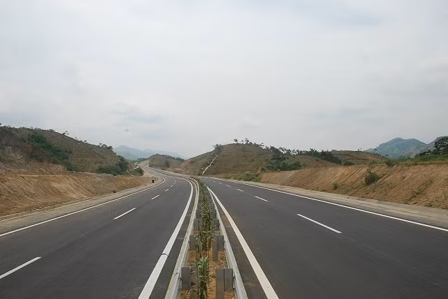 Cao tốc dài nhất Nội Bài- Lào Cai sẽ thông xe vào ngày 21-9 ảnh 1