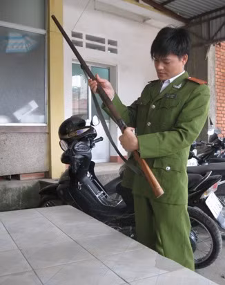 Dùng súng săn "giải quyết" nợ nần cho em trai ảnh 1