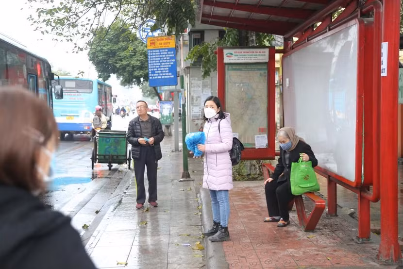 Sở GTVT Hà Nội đề xuất bổ sung hàng nghìn điểm chờ xe buýt, trong đó có điểm nhận giữ xe cá nhân
