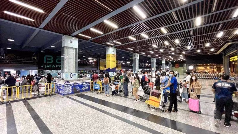 Khách qua lại sân bay Tân Sơn Nhất trong ngày mùng 4 Tết Nhâm Dần dự kiến xấp xỉ 100.000 lượt Khách qua lại sân bay Tân Sơn Nhất trong ngày mùng 4 Tết Nhâm Dần dự kiến xấp xỉ 100.000 lượt