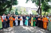 Thủ tướng Lê Minh Hưng dâng hoa tại Tượng Chủ tịch Hồ Chí Minh ở New Delhi