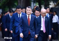 Thủ tướng Lê Minh Hưng dâng hoa tại Tượng Chủ tịch Hồ Chí Minh ở New Delhi