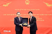 Chủ tịch Quốc hội Trần Thanh Mẫn và Phu nhân gặp gỡ cán bộ Đại sứ quán và cộng đồng người Việt ở Hàn Quốc