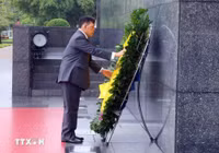 Nhà vua và Hoàng hậu Thái Lan vào Lăng viếng Chủ tịch Hồ Chí Minh, đặt vòng hoa tưởng niệm các Anh hùng liệt sỹ