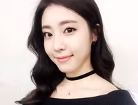 [ẢNH] Vợ kém 17 tuổi của tài tử 