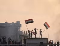 [ẢNH] Iraq tan hoang vì biểu tình biến thành bao động