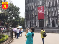 [ẢNH] Đường phố Hà Nội vắng hoe, người dân chống nắng kín mít vẫn ngại ra đường