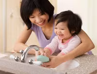 [ẢNH] Người dân nên dùng gì để thay thế khi nước rửa tay 