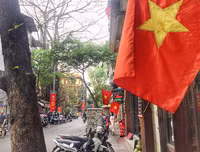 [ẢNH] Cờ đỏ sao vàng, biểu ngữ rợp trời Hà Nội mừng các ngày Lễ lịch sử của đất nước