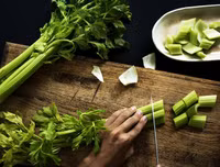[ẢNH] Những kiểu ăn rau tưởng ngon bổ nhưng lại độc hại vô cùng