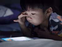 [ẢNH] Những thói quen xấu có thể gây hại cho mắt mà nhiều người mắc phải