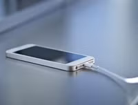 [ẢNH] Những sai lầm tai hại nhiều người mắc phải khiến smartphone nhanh hỏng