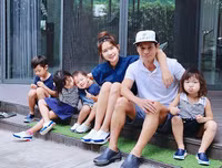 [ẢNH] Những cặp vợ chồng chênh lệch hàng chục tuổi của showbiz Việt nhưng vẫn hạnh phúc bền lâu