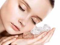 [ẢNH] Những công dụng bất ngờ ít biết của đá lạnh