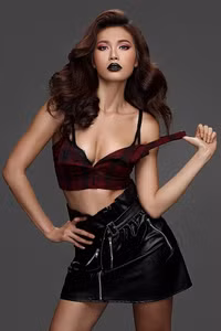 [ẢNH] Phát sốt với bộ ảnh Giáng sinh của Minh Tú - đại diện Việt Nam tại Miss Supranational 2018