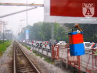 [Ảnh] Những khoảnh khắc bình dị nơi ‘xóm đường tàu’ khi bình minh lên