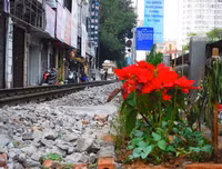 [Ảnh] Những khoảnh khắc bình dị nơi ‘xóm đường tàu’ khi bình minh lên