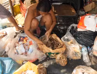 Pagpag - món thịt thừa từ bãi rác ám ảnh cuộc sống dân nghèo Philippines