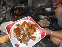 Pagpag - món thịt thừa từ bãi rác ám ảnh cuộc sống dân nghèo Philippines