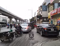 [ẢNH] Hà Nội mưa phùn, người dân di chuyển khó khăn trên hai tuyến đường dự kiến cấm xe máy