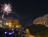 [ẢNH] Đại tiệc pháo hoa rợp trời chào đón năm mới 2019 ở Việt Nam và trên thế giới