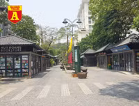 [ẢNH] Đường phố Hà Nội vắng hoe, người dân chống nắng kín mít vẫn ngại ra đường