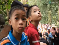 Trời mát, người dân vẫn vật vã di chuyển tại Lễ hội Đền Hùng