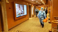 [ẢNH] Cuộc sống tù túng trên siêu tàu du lịch Diamond Princess bị cách ly do virus corona