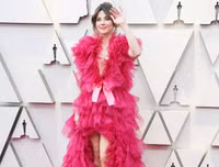 [ẢNH] Chuyện lạ Oscar 2019: Nam tài tử tự tin mặc váy 