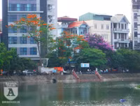 [Ảnh] Sắc phượng đỏ nở rợp trời Hà Nội, hàng trăm nghìn sĩ tử bước vào mùa thi