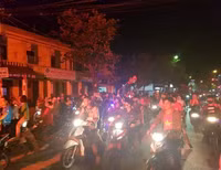[Ảnh] Cổ động viên Việt vỡ òa trước chiến thắng của Việt Nam ở Bacolad
