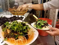 [ẢNH] Hệ lụy không ngờ từ những món ăn đường phố